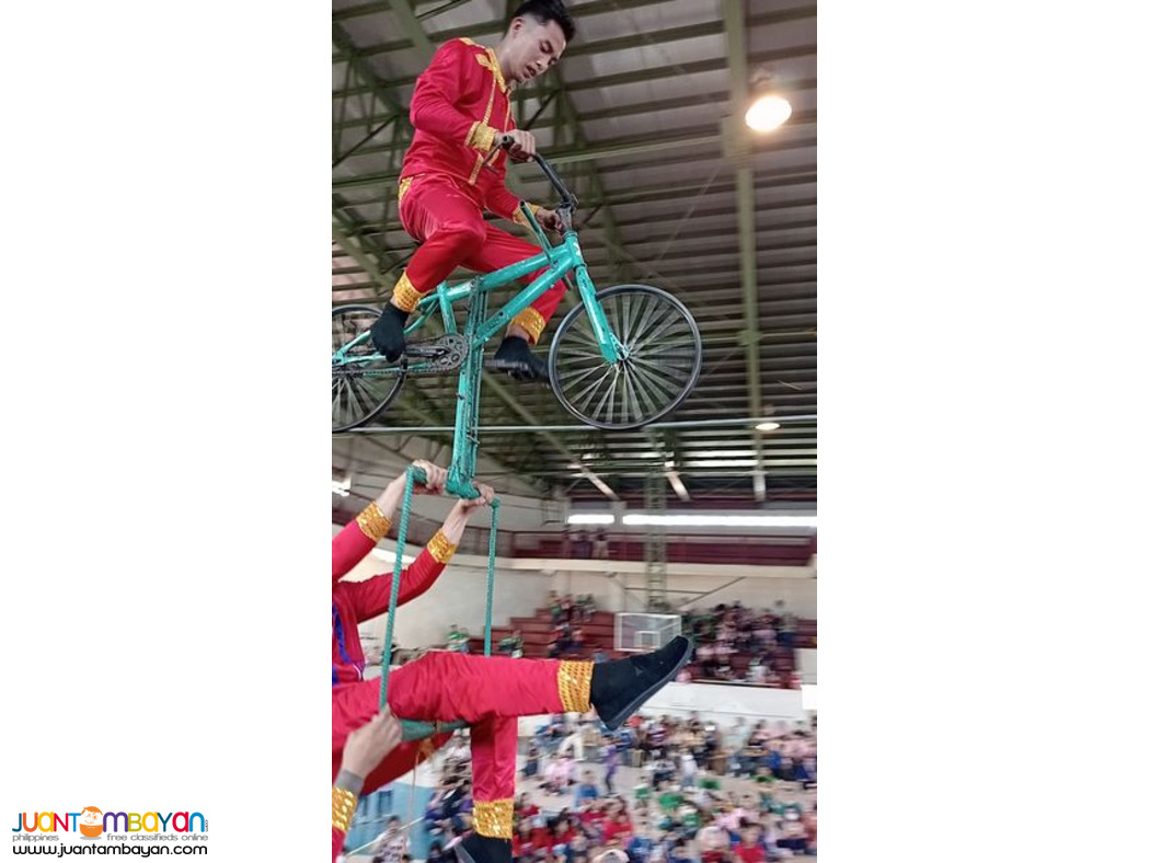 Acrobatics Performance, Highwire walker, bicycle act 