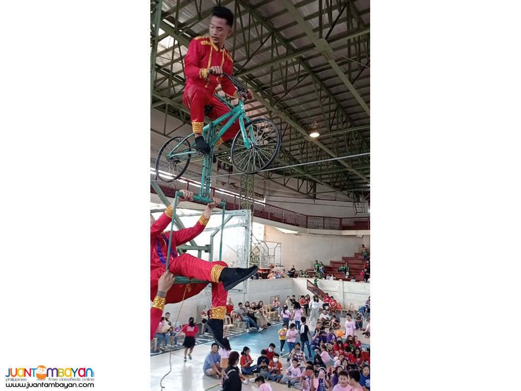High wire walker of acrobats show
