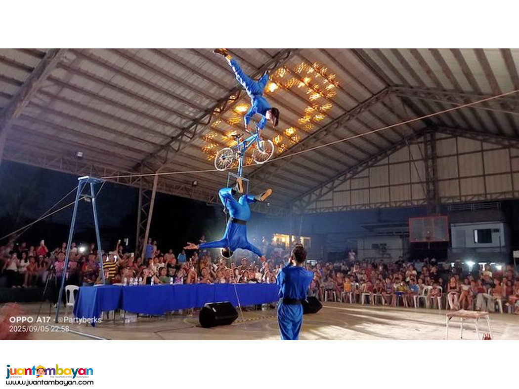 High wire walker of acrobats show