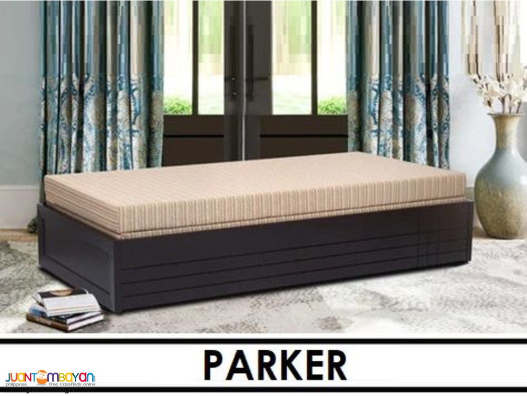 PARKER WOODEN BED 