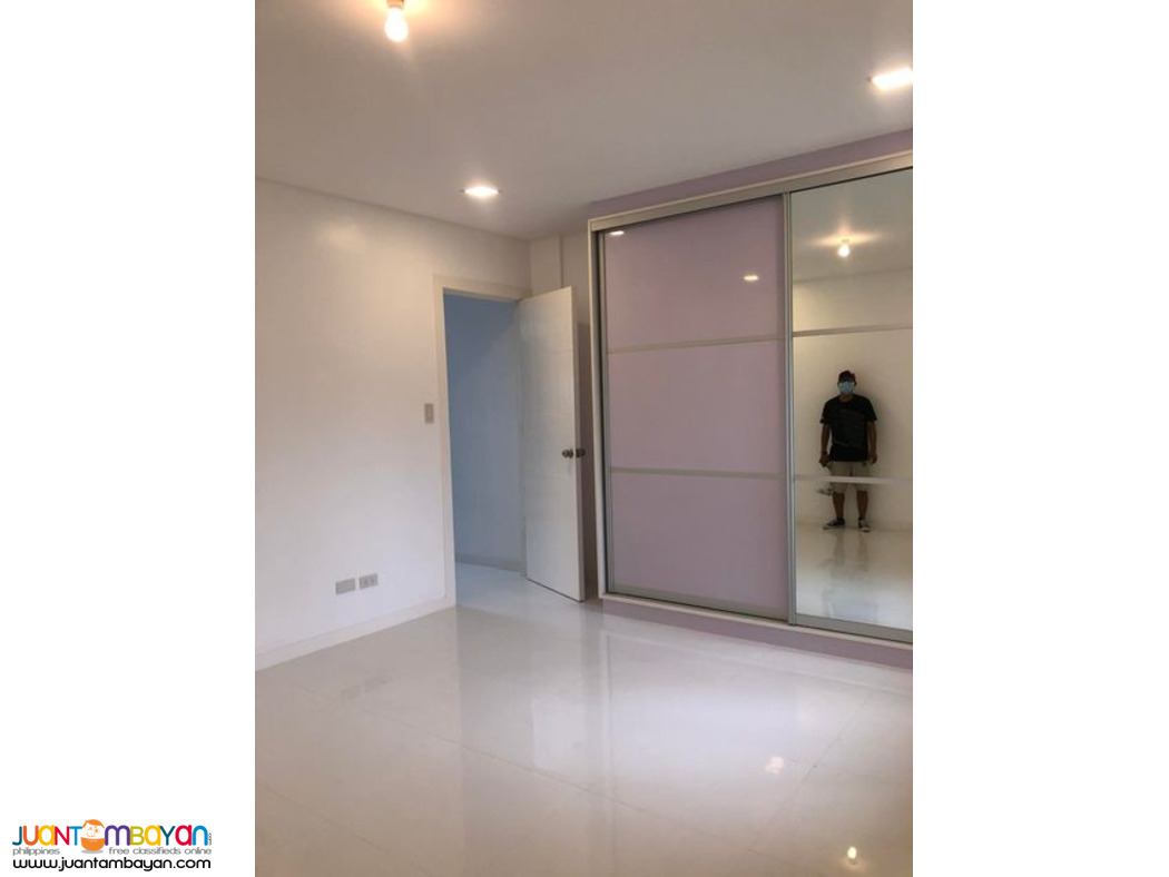 Townhouse For Sale in Gatchalian Las Pinas
