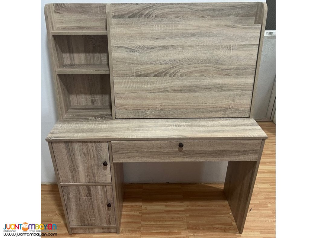 Beautiful Study Desk Excellent Condition - ₱3,000 (LAPU LAPU Bankal)