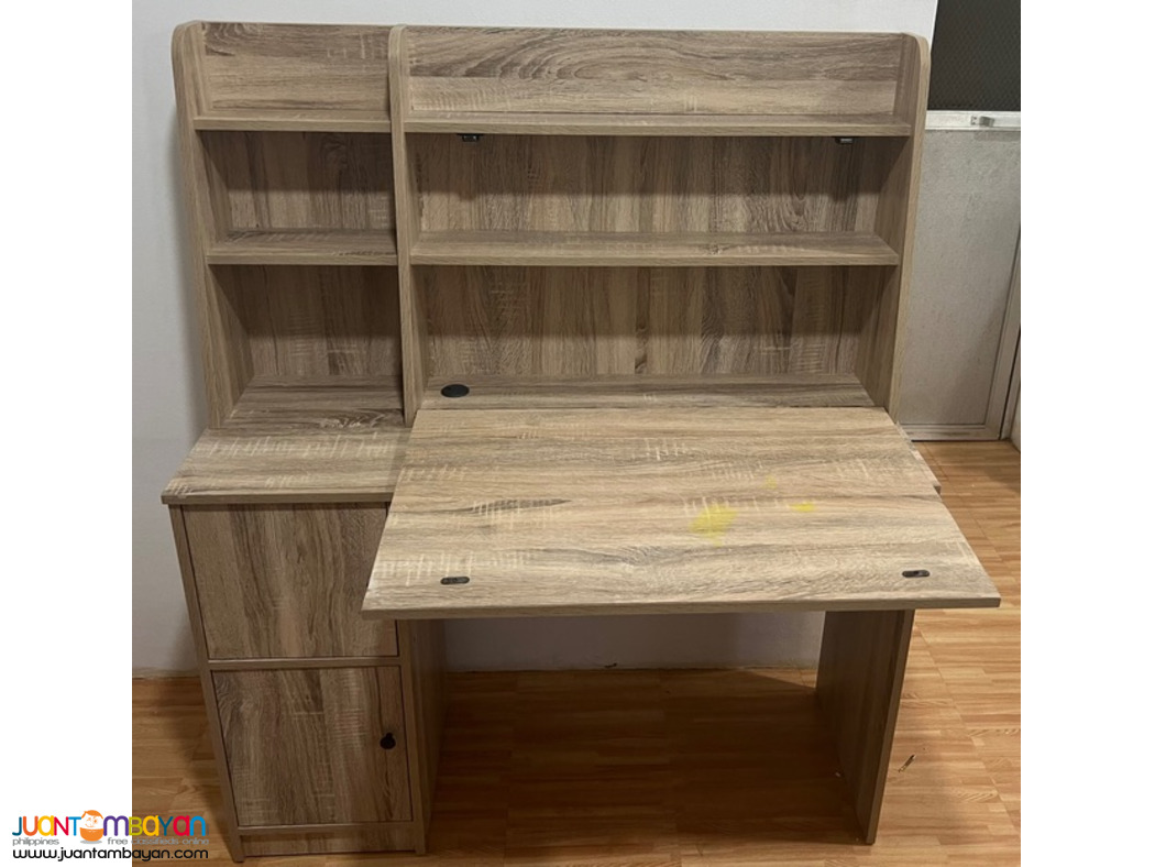 Beautiful Study Desk Excellent Condition - ₱3,000 (LAPU LAPU Bankal)