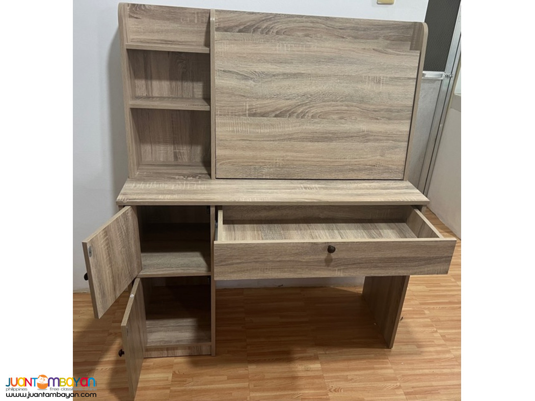 Beautiful Study Desk Excellent Condition - ₱3,000 (LAPU LAPU Bankal)