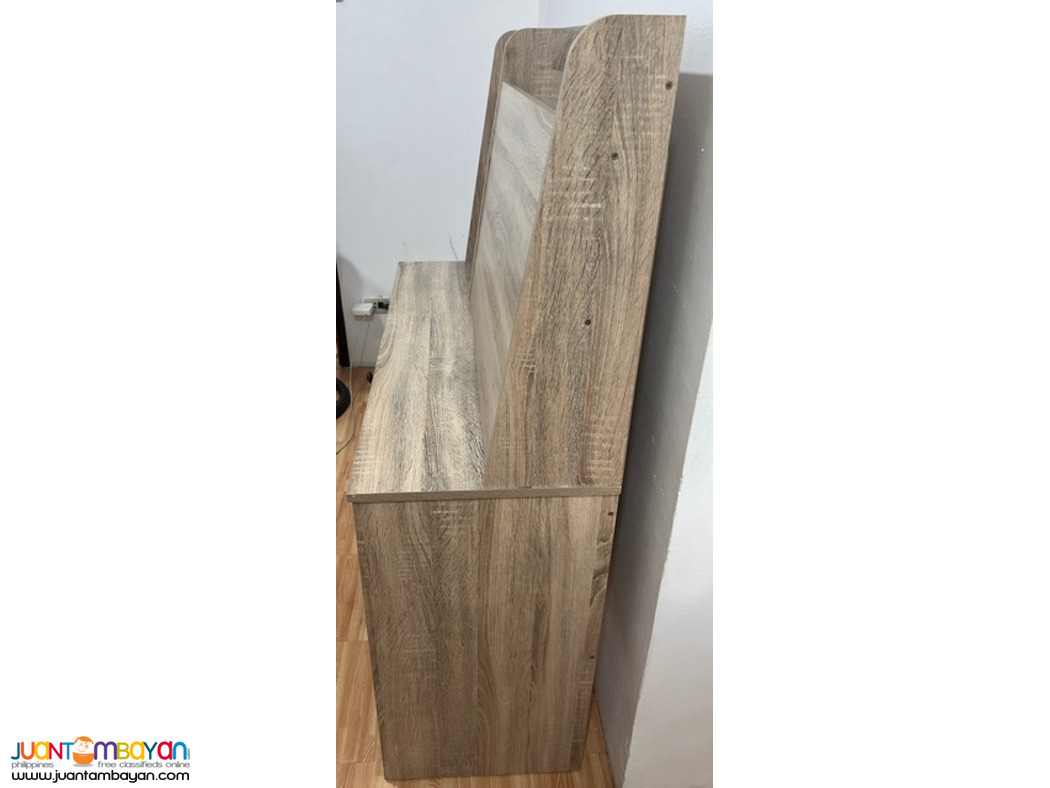 Beautiful Study Desk Excellent Condition - ₱3,000 (LAPU LAPU Bankal)