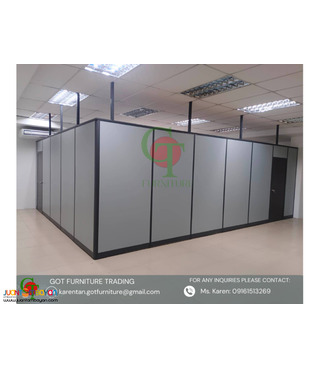 High Modular panel partitions with tubular support.