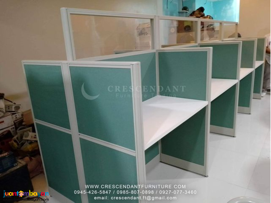 OFFICE CUBICLE WITH GLASS ON TOP 