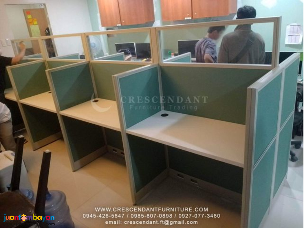 OFFICE CUBICLE WITH GLASS ON TOP 