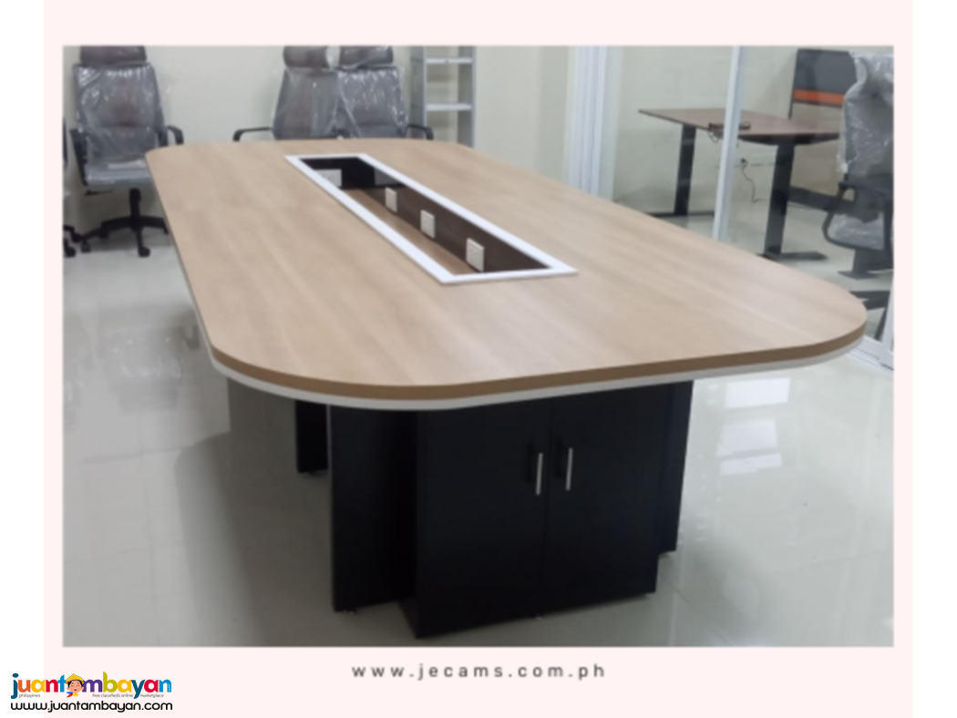 Designing a Professional Training Room with the Ideal Tables