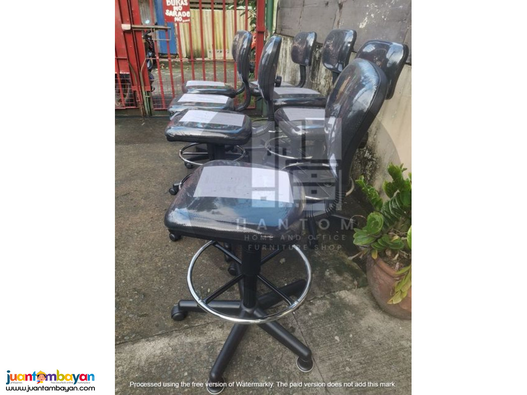 DRAFTING CHAIR