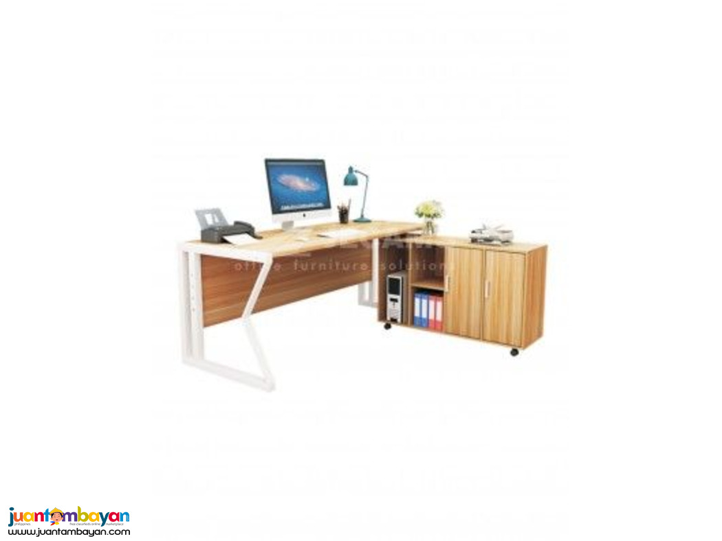 Creating a Commanding Presence with the Right Executive Desk