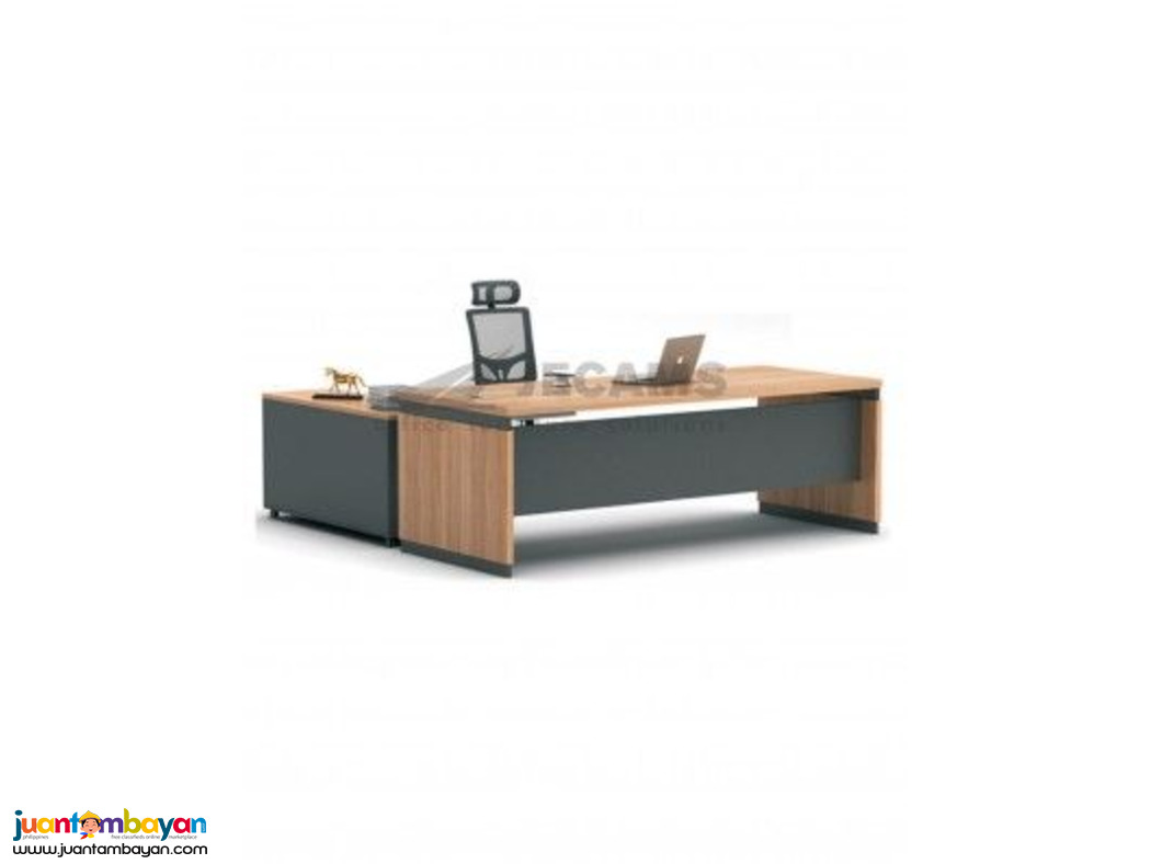 Creating a Commanding Presence with the Right Executive Desk