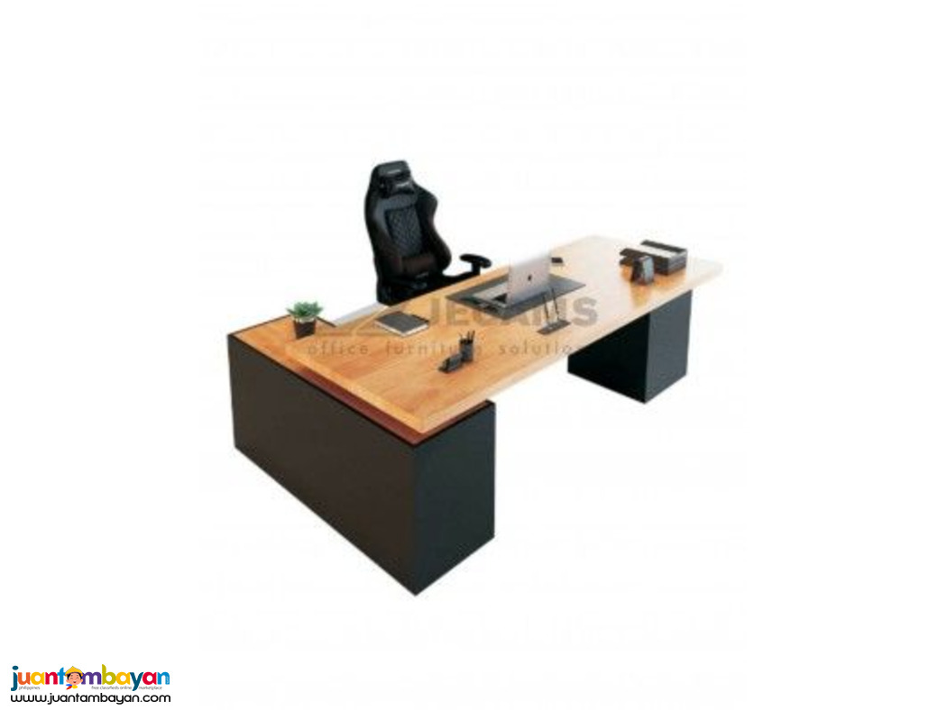 Creating a Commanding Presence with the Right Executive Desk