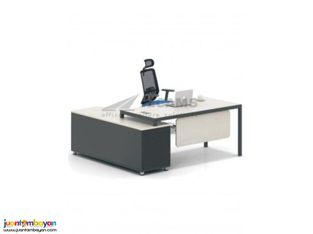 Creating a Commanding Presence with the Right Executive Desk
