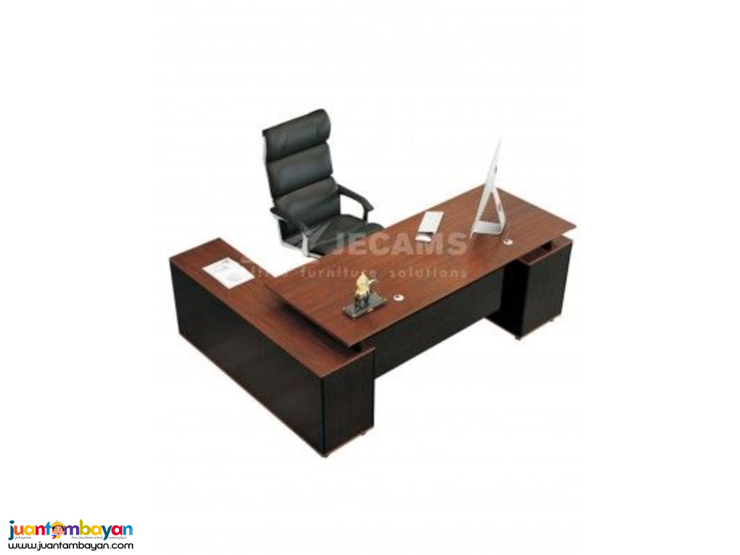 Creating a Commanding Presence with the Right Executive Desk