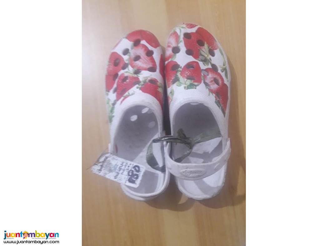 Waterproof doghouse shoes size 9 with strawberry pattern.
