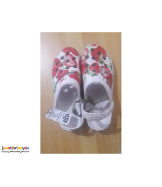 Waterproof doghouse shoes size 9 with strawberry pattern.