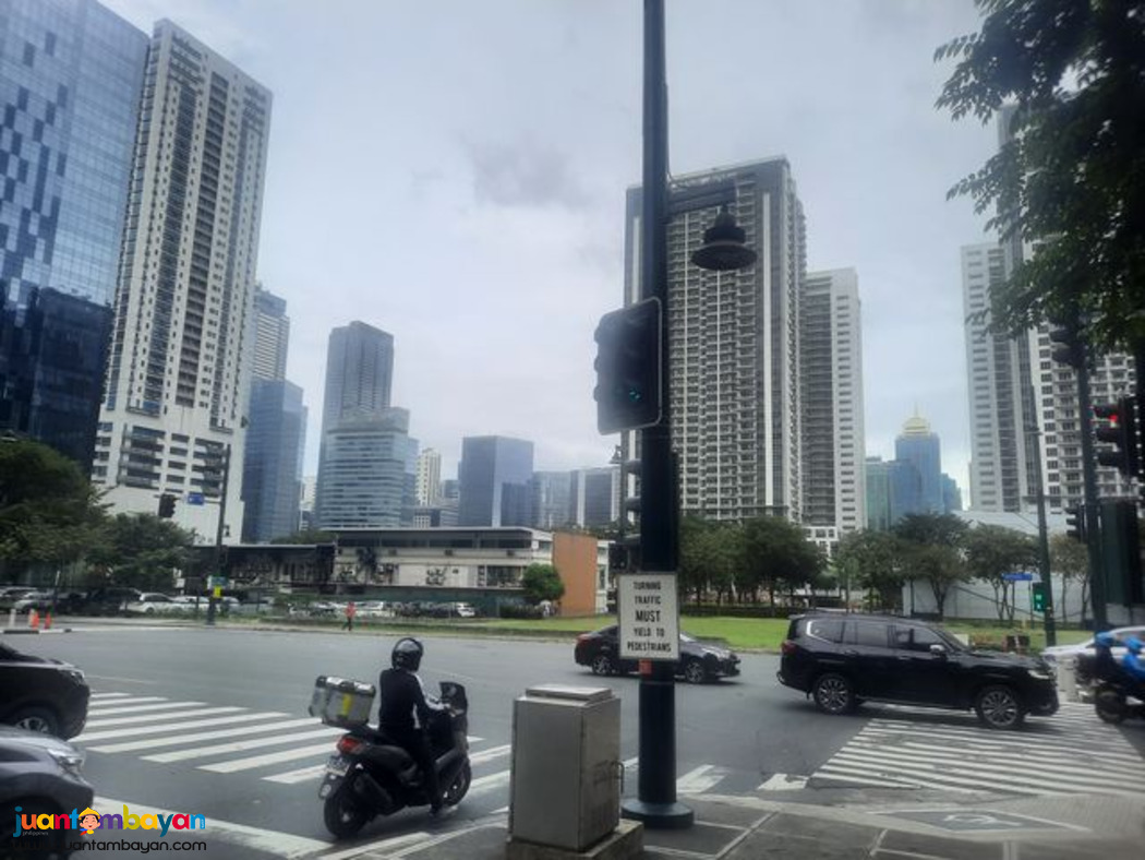 1-Bedroom Condo in McKinley Hill with Stunning View & City Life 