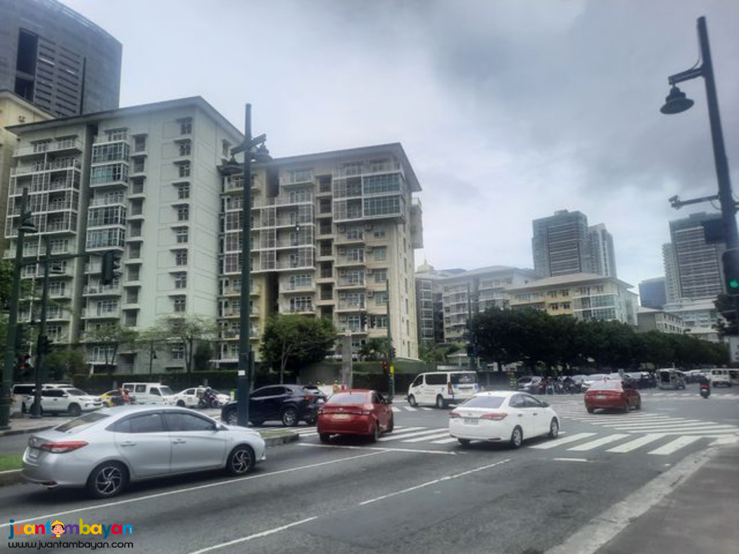 1-Bedroom Condo in McKinley Hill with Stunning View & City Life 