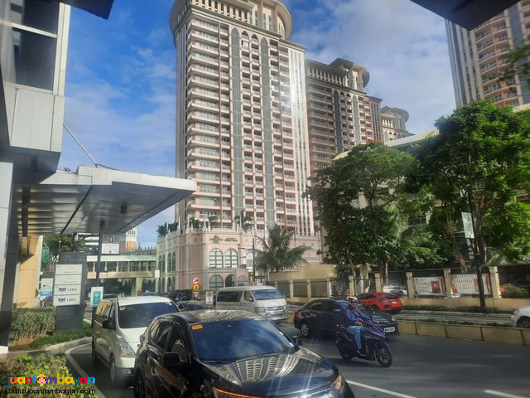 1-Bedroom Condo in McKinley Hill with Stunning View & City Life 
