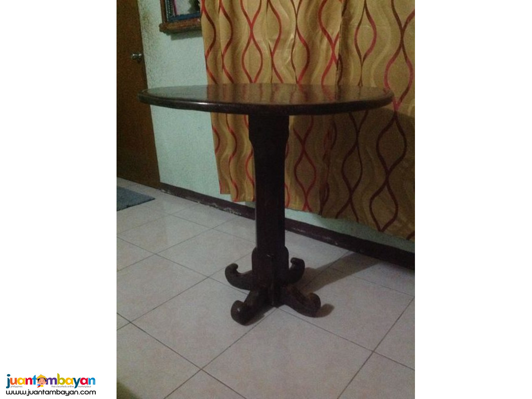 Elegant Antique 100-year-old Victorian-Era-Style Solid Narra Table 