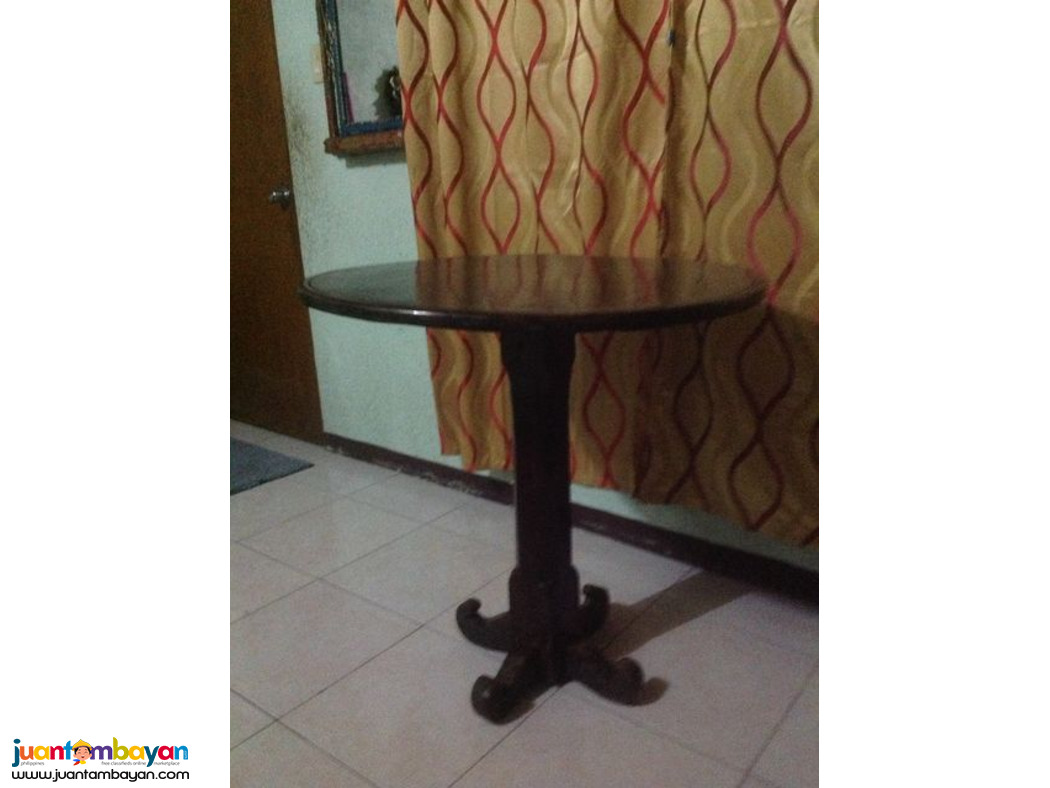 Elegant Antique 100-year-old Victorian-Era-Style Solid Narra Table 