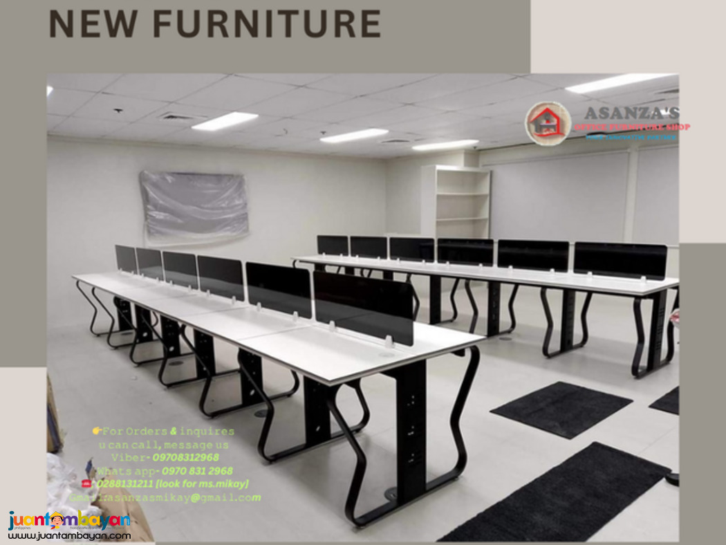 freestanding table with screenpanel /workstation