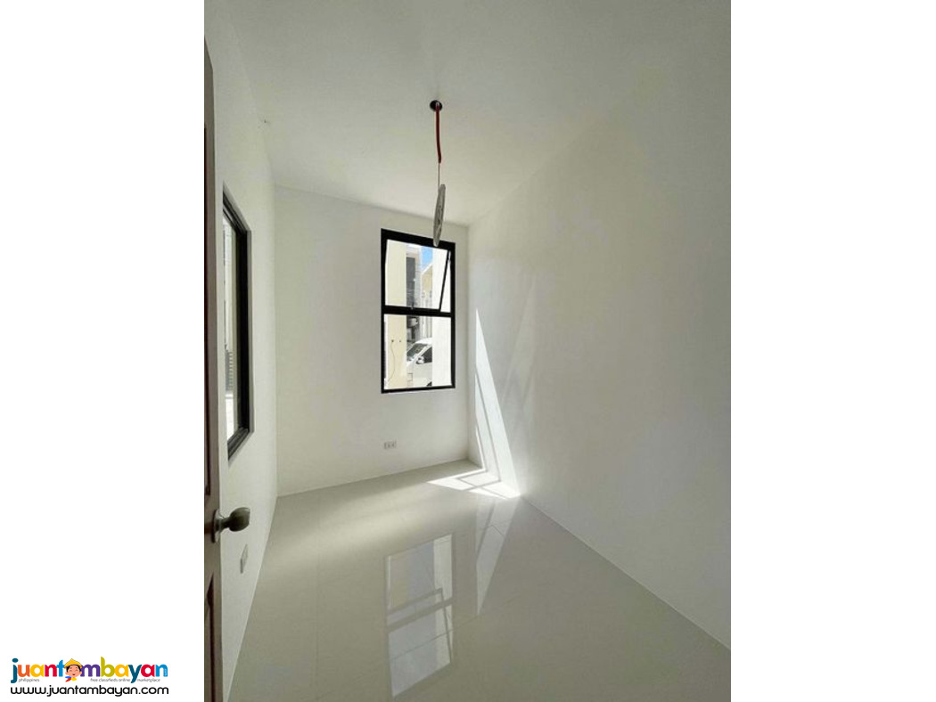 4BR DUPLEX HOUSE LAPU LAPU CITY CEBU NEAR BEACHES 