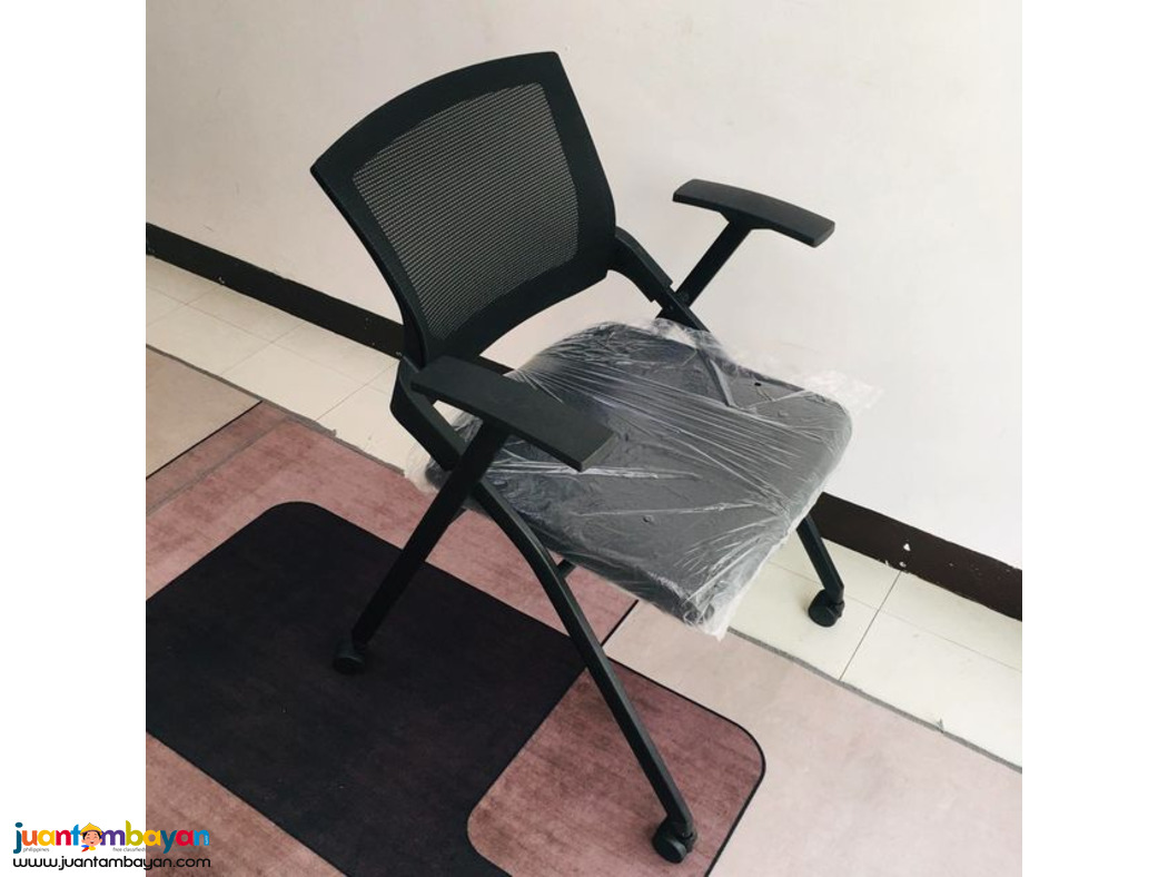 Folding chair with armrest