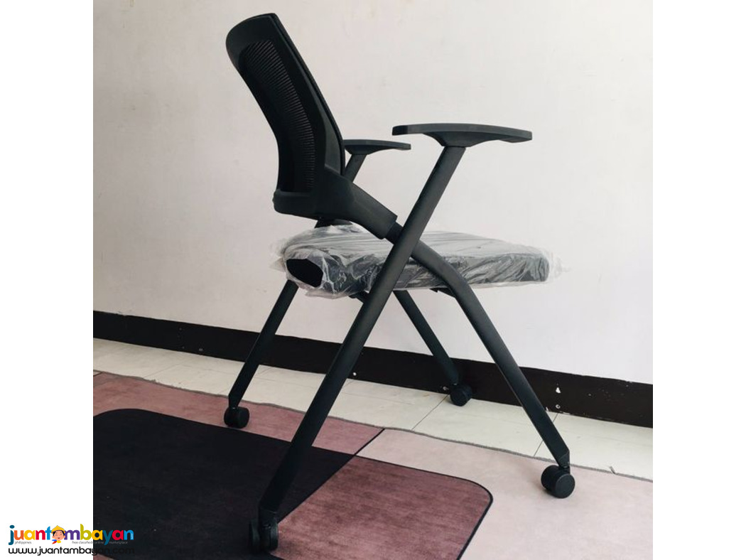 Folding chair with armrest