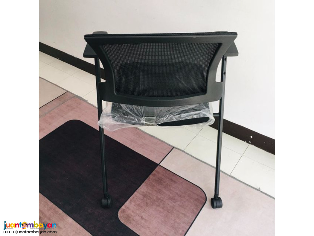 Folding chair with armrest
