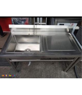 KITCHEN SINK WITH STAND